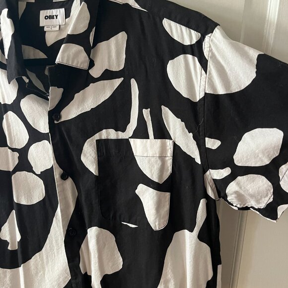 OBEY (NWOT) Abstract Modern Print, Monochrome -Size L - Picture 5 of 8